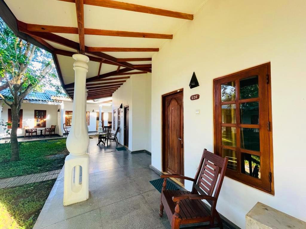 Kingfisher Resort Σιγκιρίγια Εξωτερικό φωτογραφία