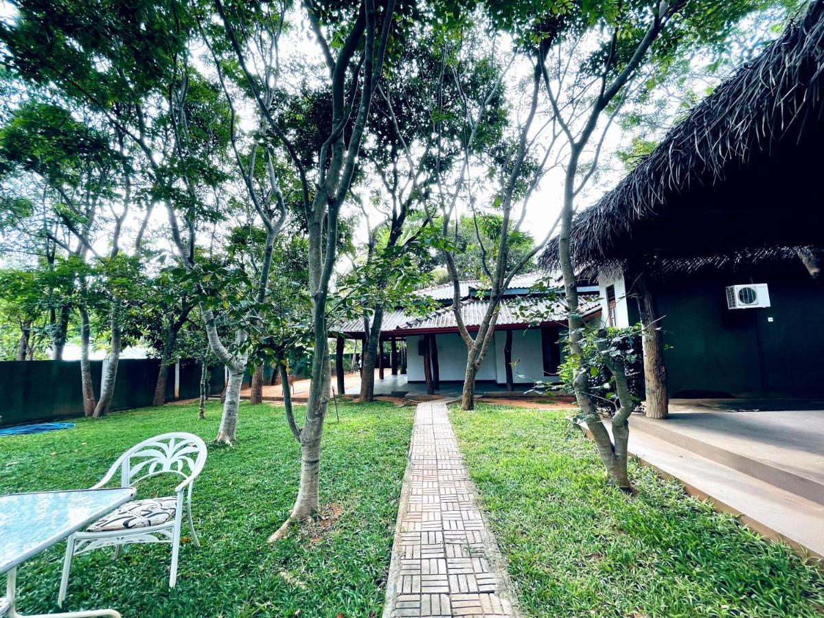 Kingfisher Resort Σιγκιρίγια Εξωτερικό φωτογραφία