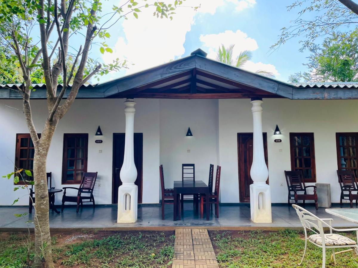Kingfisher Resort Σιγκιρίγια Εξωτερικό φωτογραφία
