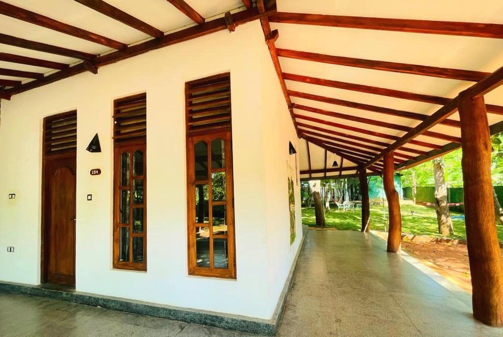 Kingfisher Resort Σιγκιρίγια Εξωτερικό φωτογραφία